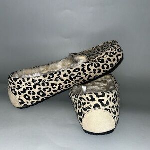 NWOT stars above Gemma leopard slip ons
